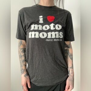 I heart moto moms tee